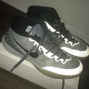 Nike Kyrie 1s